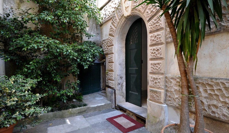 Casa Dora Entrance