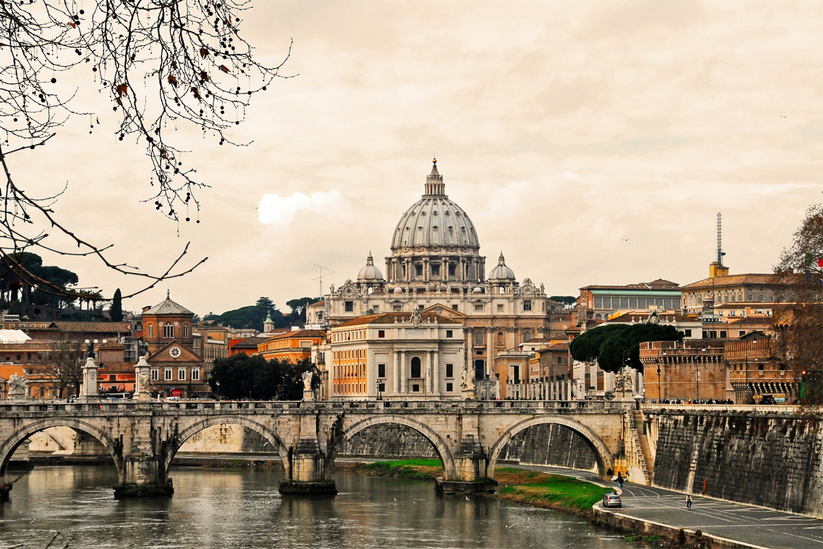 boat trip in rome italy